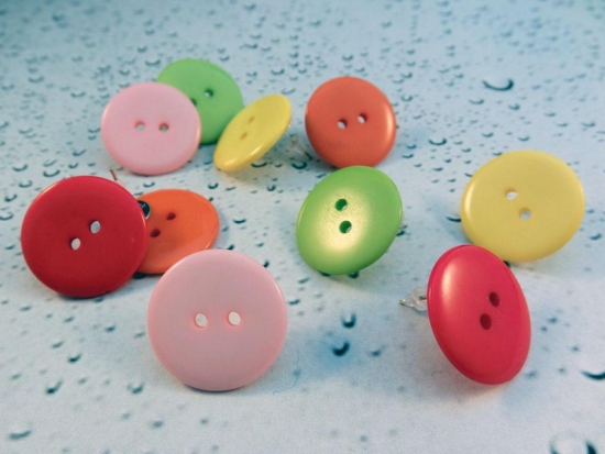 Preview: Knöpfe Ohrstecker Button Kunststoff rot grün gelb